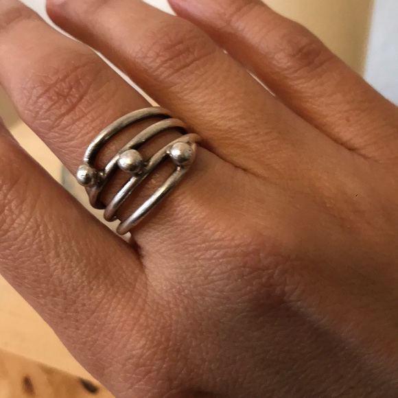 Silver ring - Picture 2 of 6